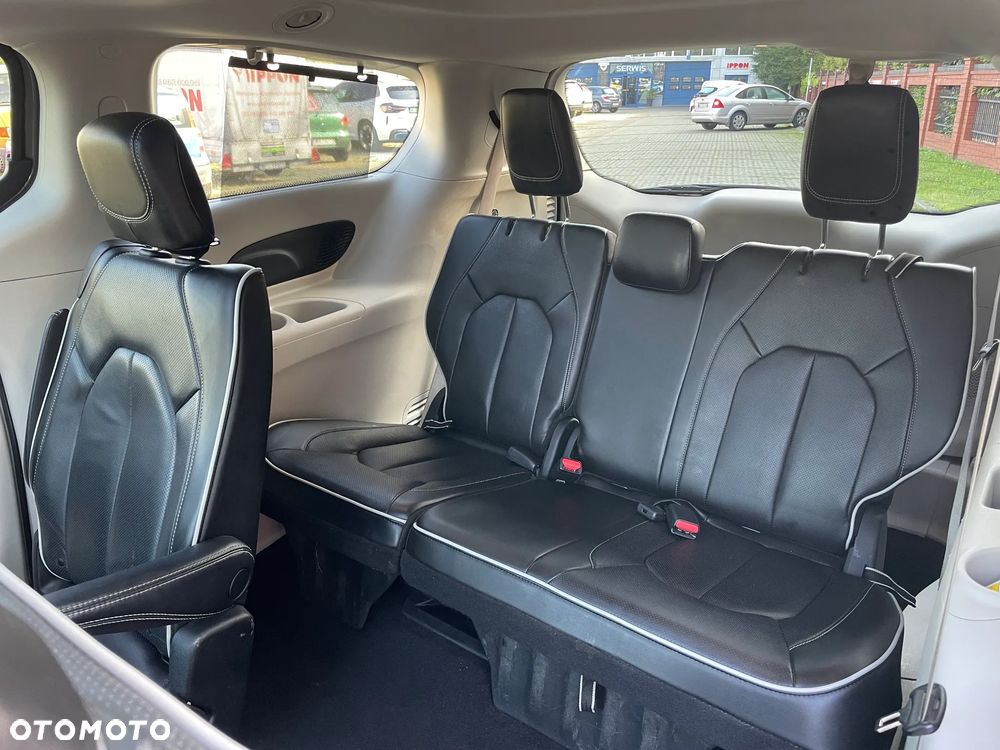 Chrysler Pacifica - 10