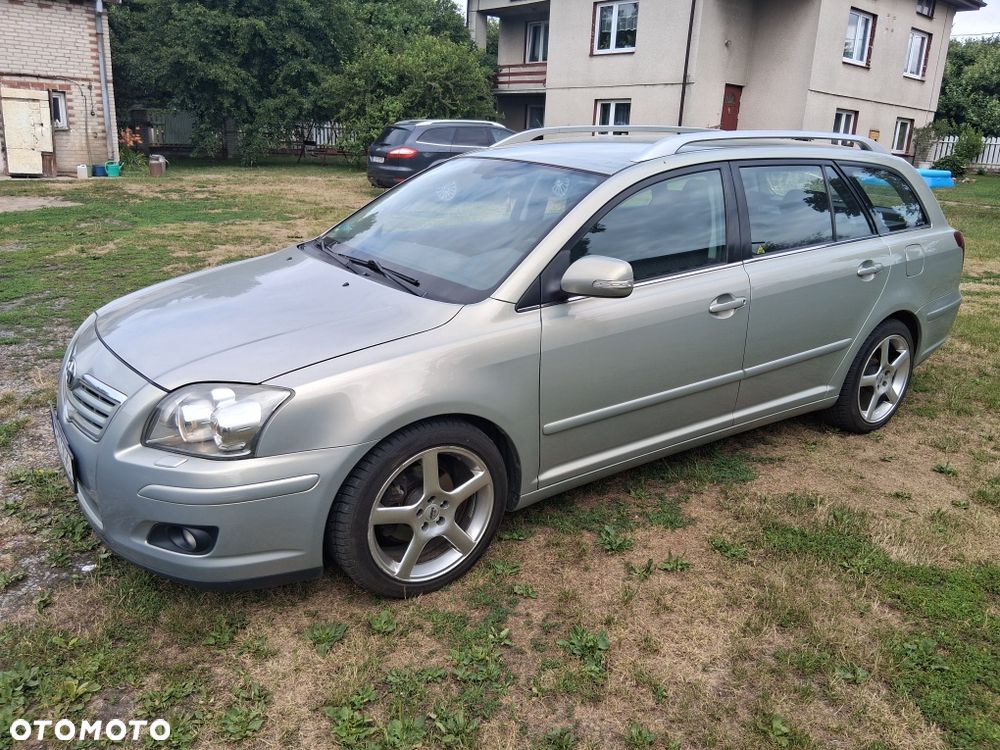 Toyota Avensis - 1