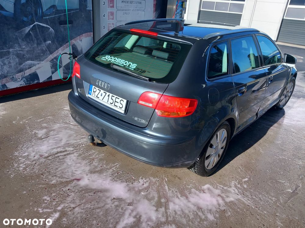Audi A3 Sportback 1.9 TDI Ambition - 4
