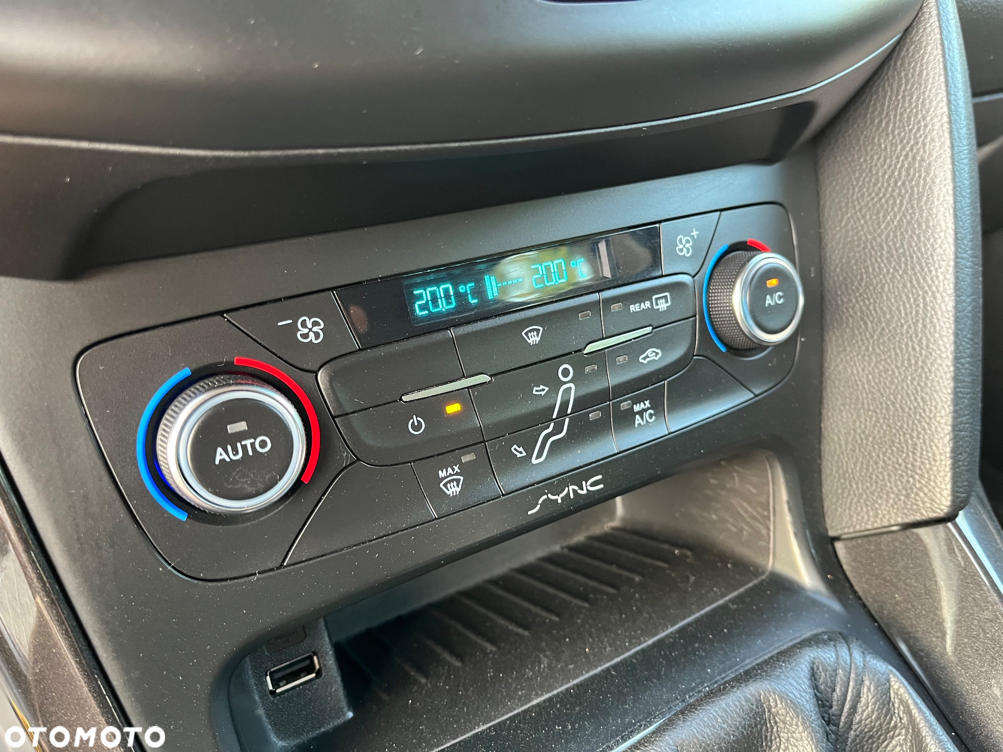 Ford Focus 1.0 EcoBoost Hybrid TITANIUM X - 22