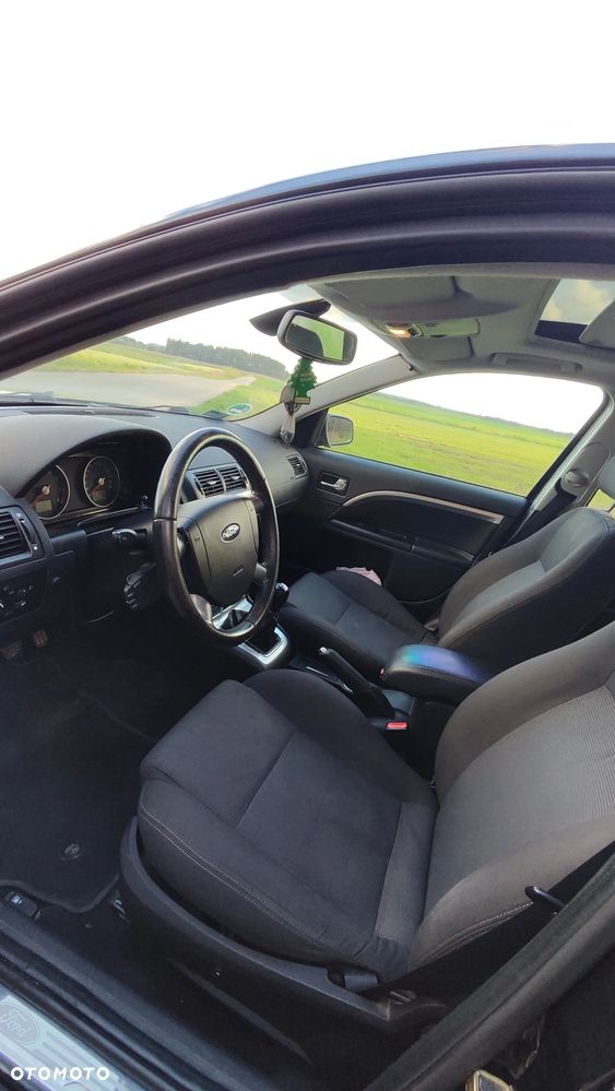 Ford Mondeo 2.0 FF Titanium - 21