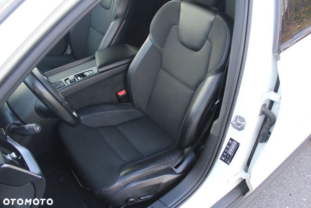Volvo V60 Cross Country D4 AWD Geartronic - 27