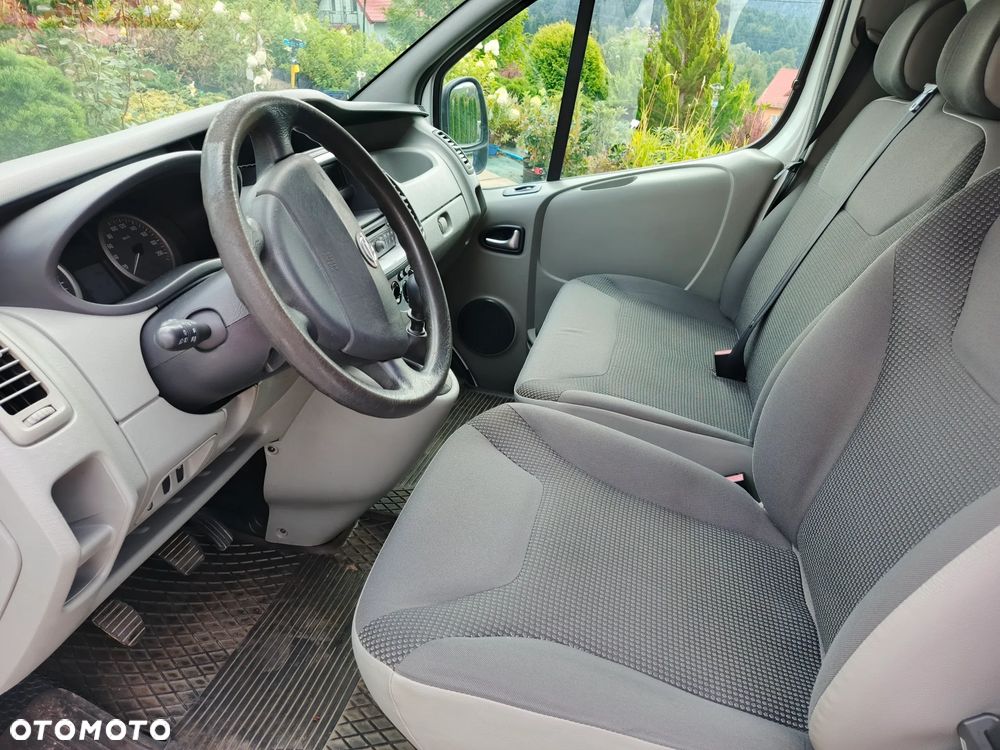 Opel Vivaro - 11