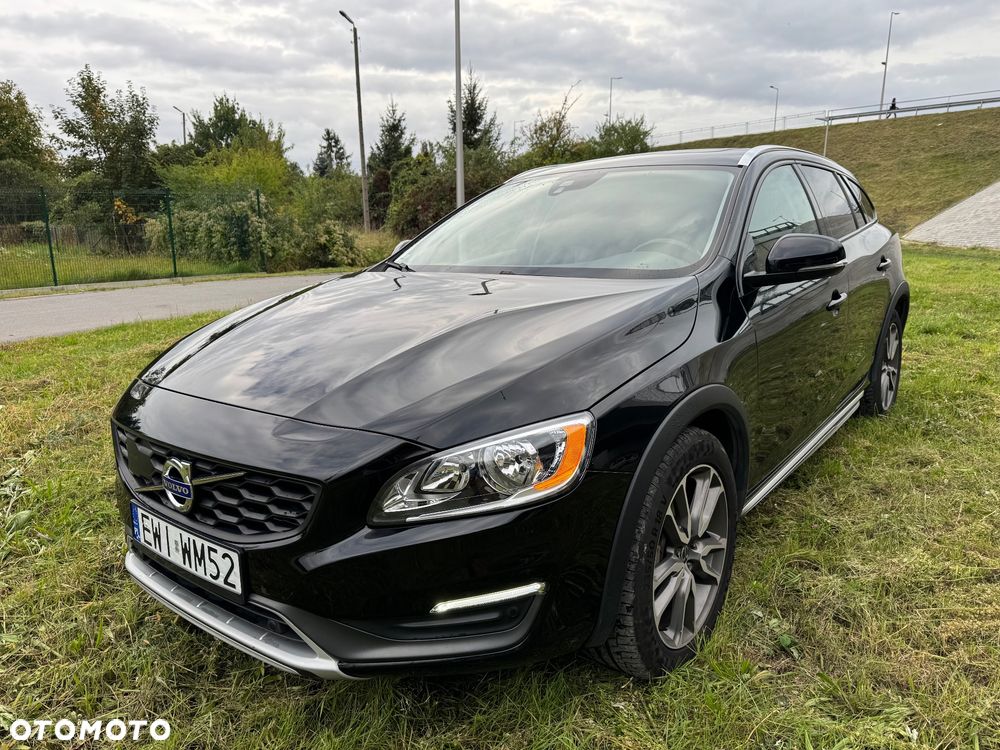 Volvo V60 Cross Country T5 AWD Momentum - 1