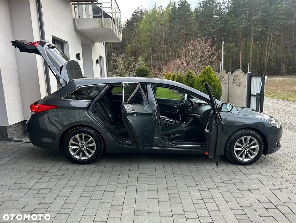 Hyundai i40 Kombi blue 1.6 Family+ - 17