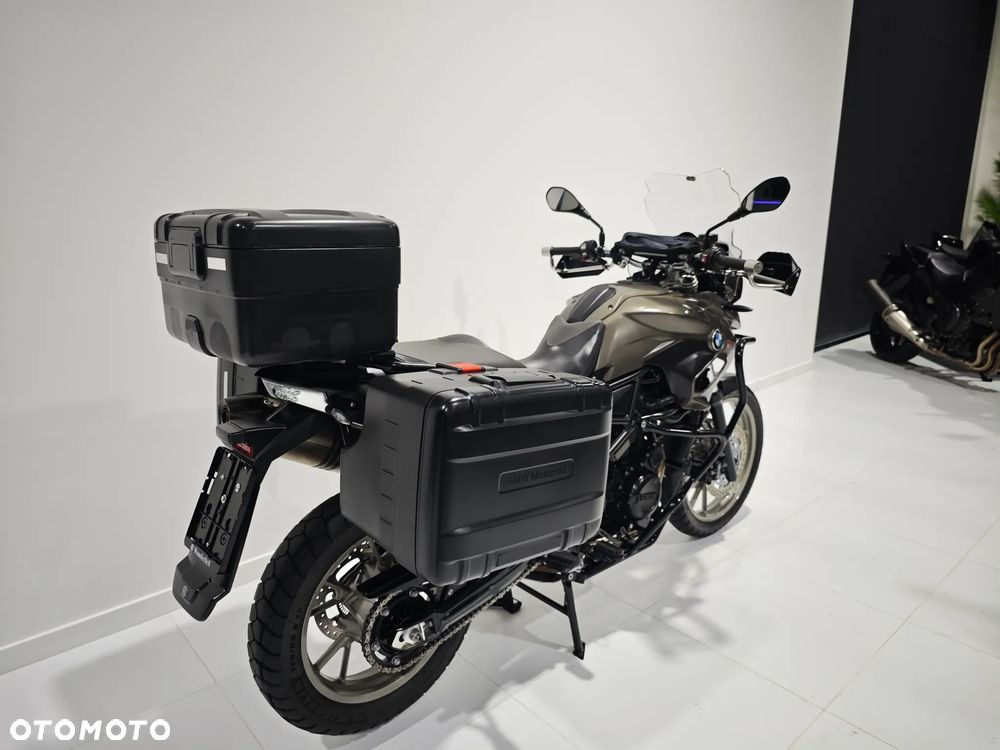 BMW F - 15
