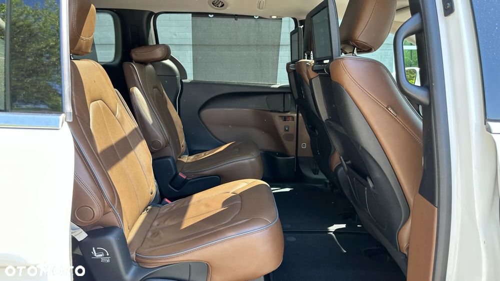 Chrysler Pacifica - 21