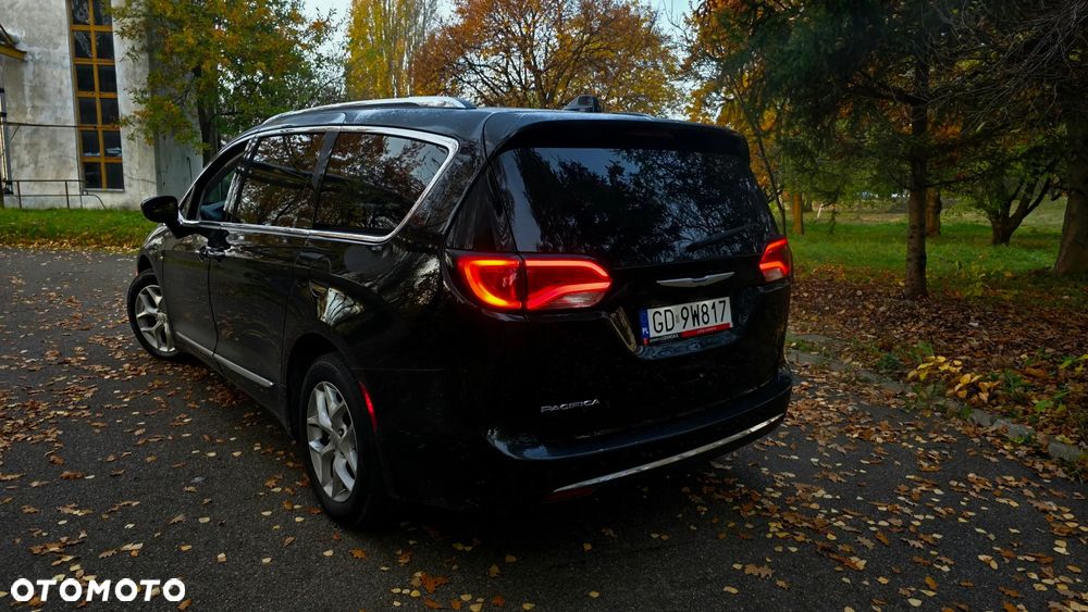 Chrysler Pacifica - 6