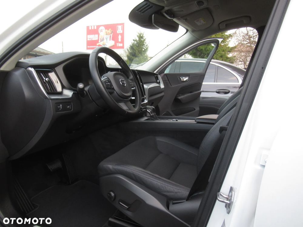 Volvo XC 60 T4 Momentum Pro - 5
