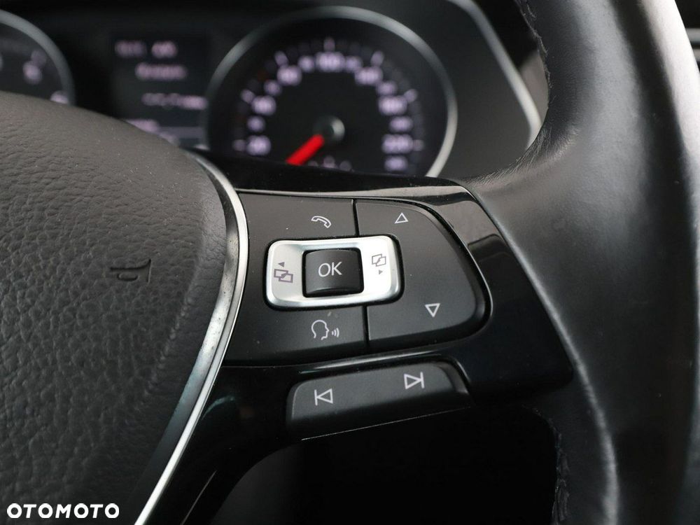 Volkswagen Passat - 29