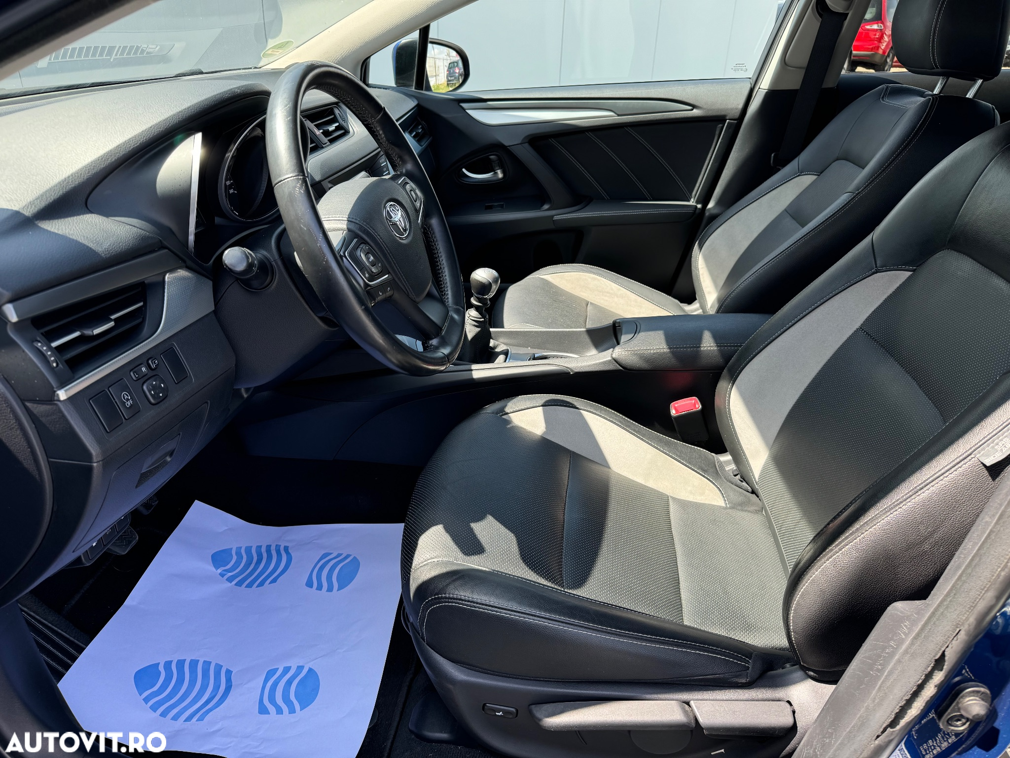 Toyota Avensis 2.0 D-4D Executive - 8