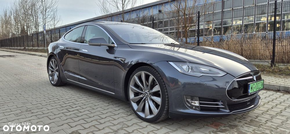 Tesla Model S - 6