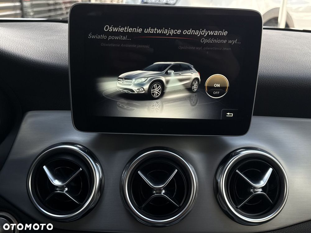 Mercedes-Benz GLA 200 7G-DCT AMG Line - 28