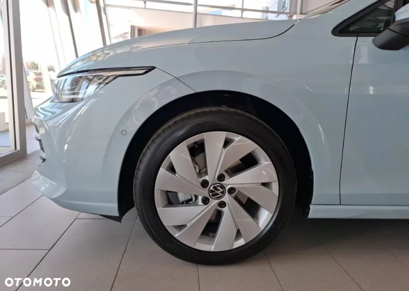 Volkswagen Golf - 8