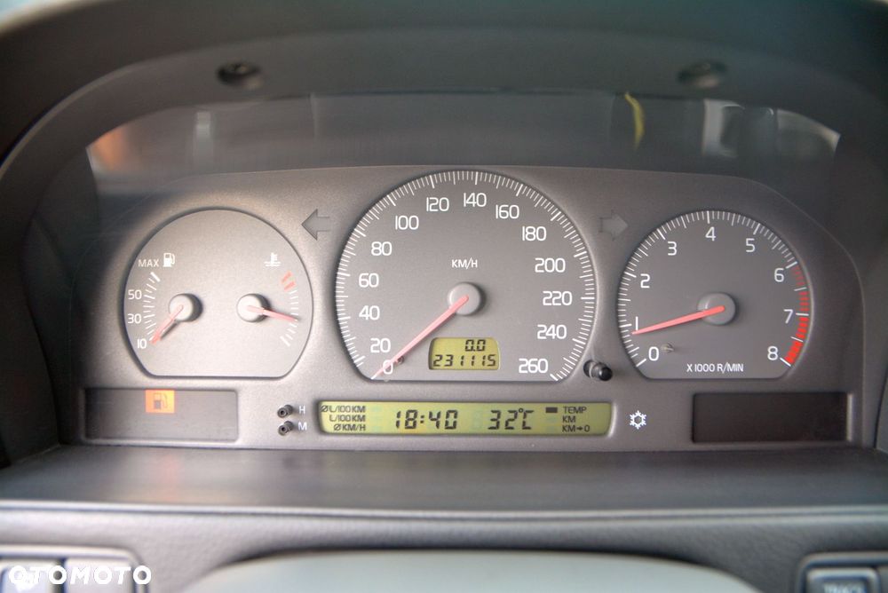 Volvo V70 2.5 - 9