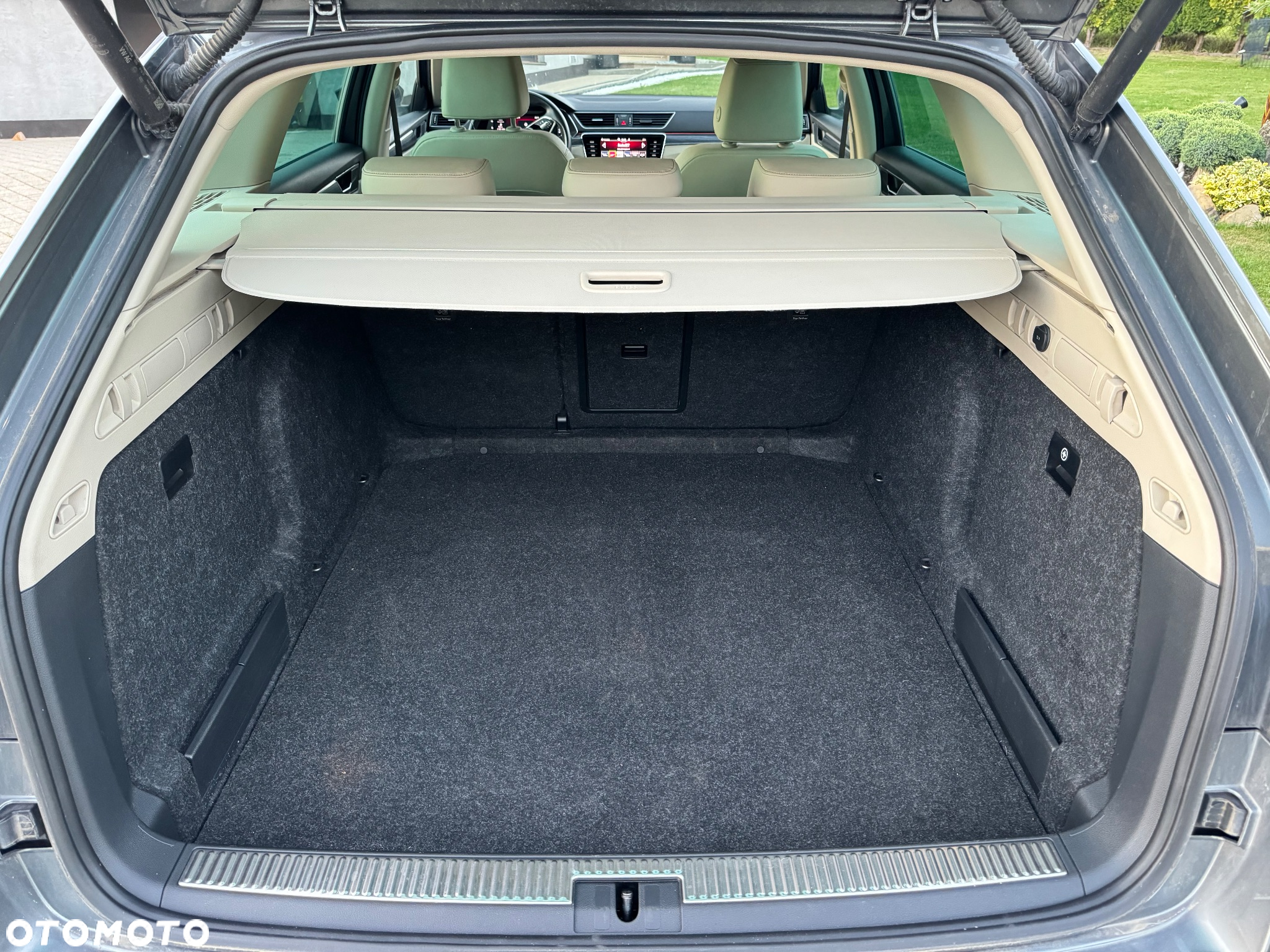 Skoda Superb Combi 2.0 TDI DSG Premium Edition - 20