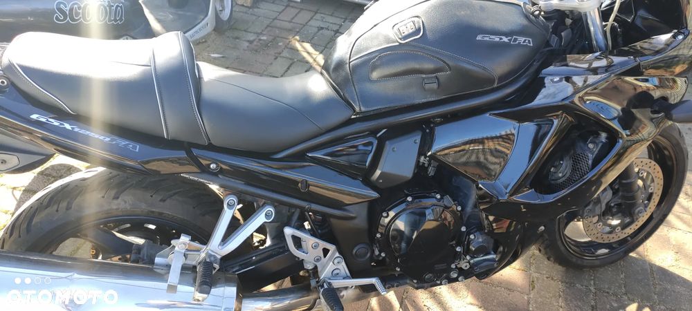 Suzuki GSX - 3