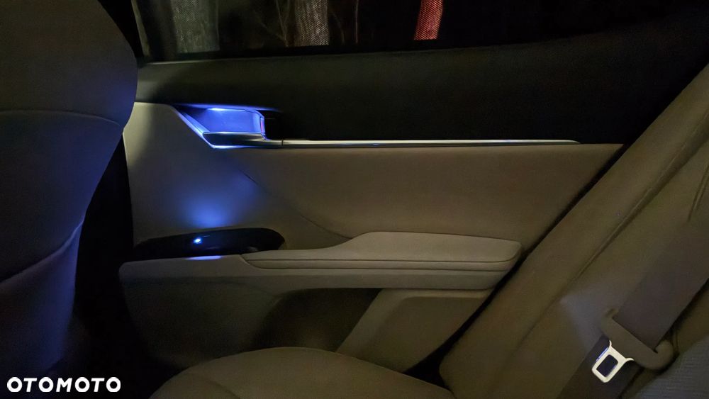 Toyota Camry 2.5 Hybrid Executive CVT - 21