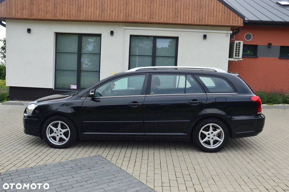Toyota Avensis - 16
