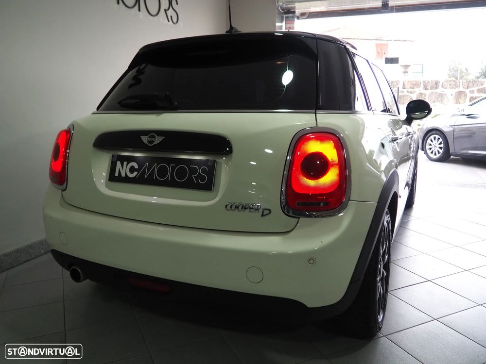 MINI 5 Portas Cooper D Aut. - 26