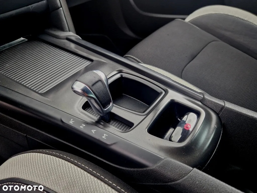 Citroën DS4 1.6 e-HDi SoChic MCP - 24