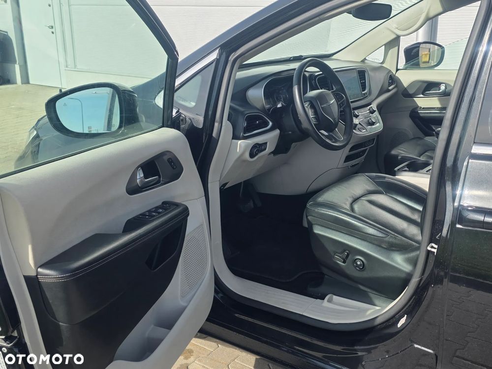 Chrysler Pacifica - 17