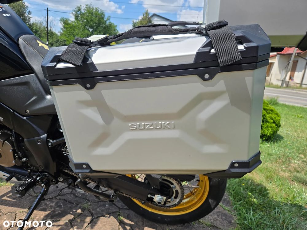Suzuki V-STROM - 10