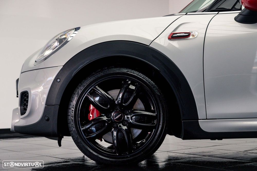 MINI 3 Portas John Cooper Works - 19