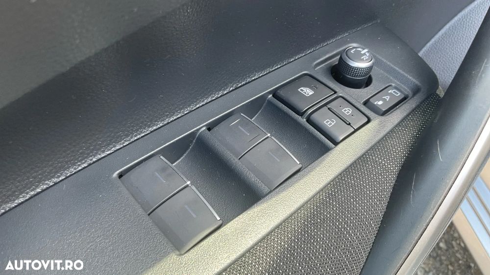 Toyota Corolla 1.8 HSD Dynamic - 37
