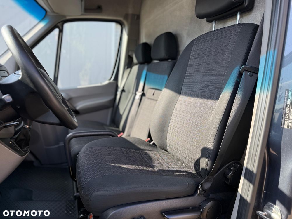 Mercedes-Benz Sprinter 319 - 13