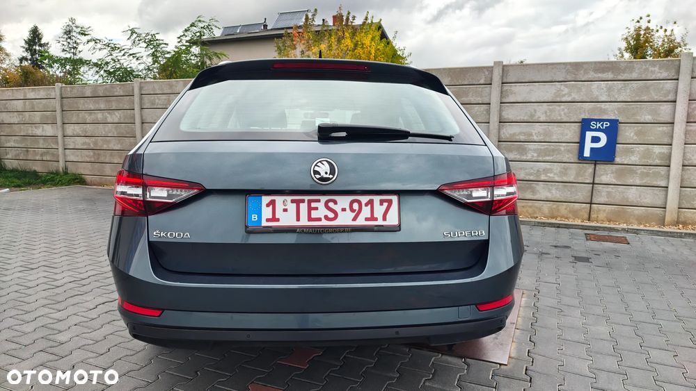 Skoda Superb 2.0 TDI Premium Edition - 24