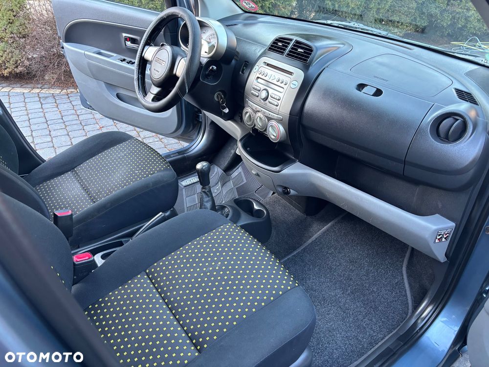 Daihatsu Sirion 1.3 - 9