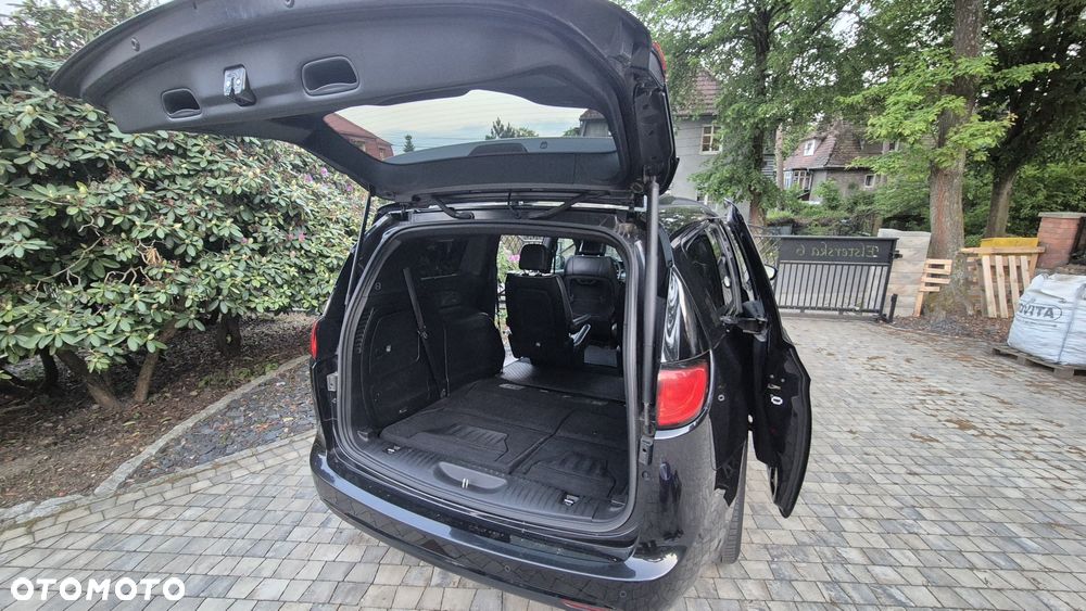 Chrysler Pacifica - 10