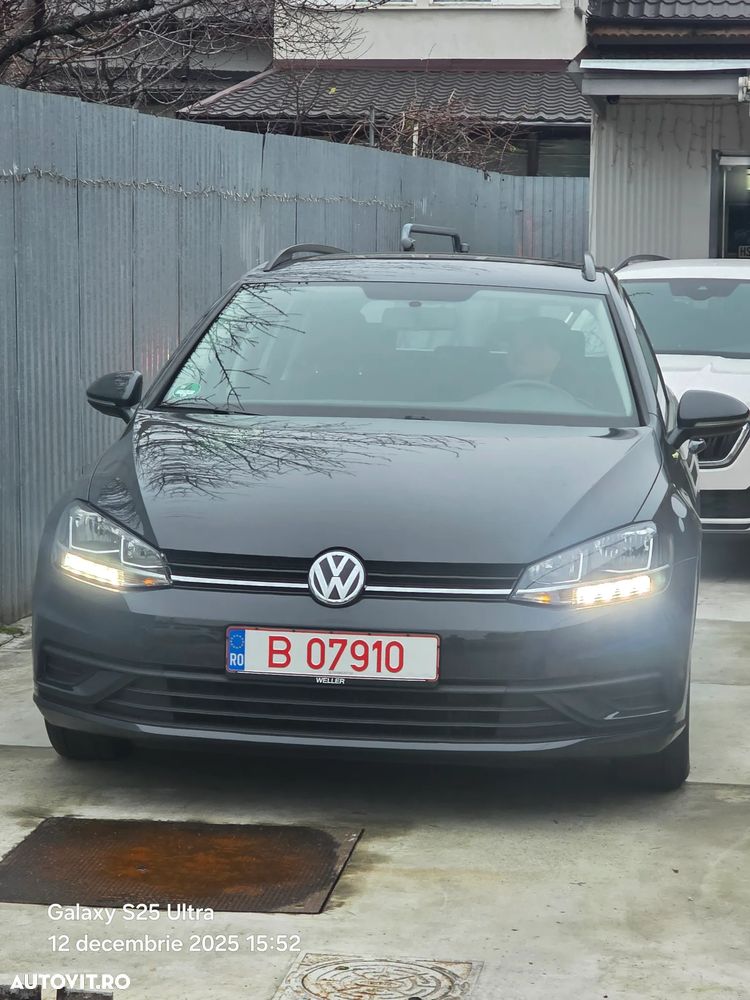 Volkswagen Golf - 1