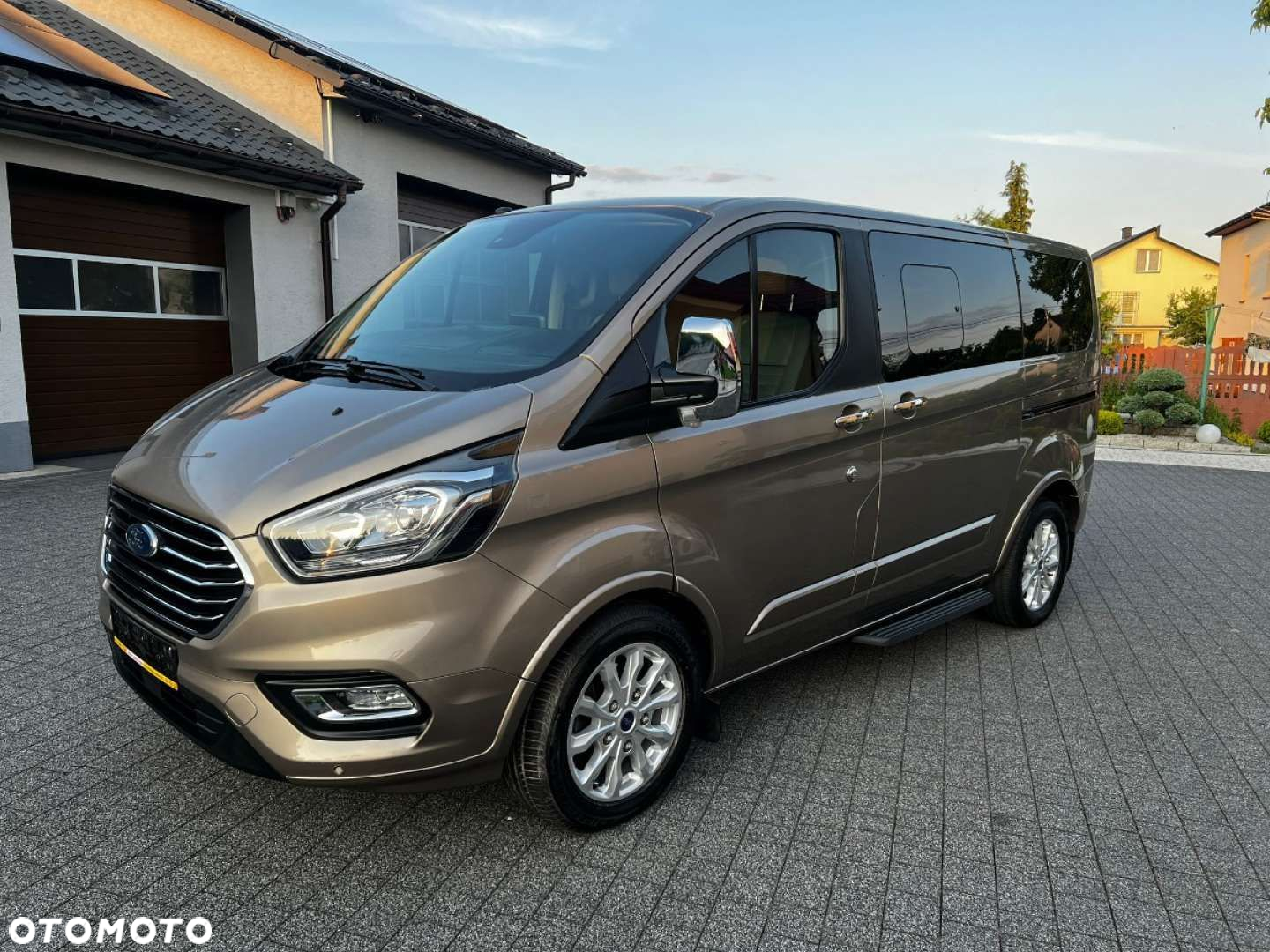 Ford Tourneo Custom - 24