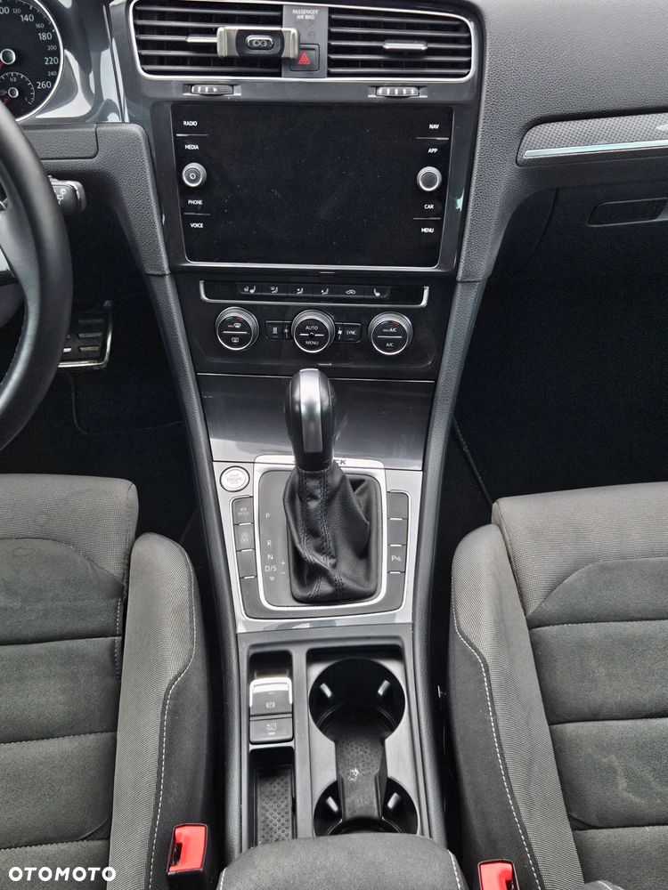 Volkswagen Golf - 22