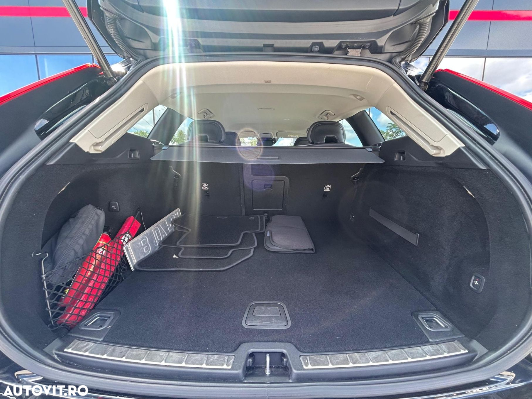 Volvo XC 60 B4 MHEV AWD Momentum Pro - 27