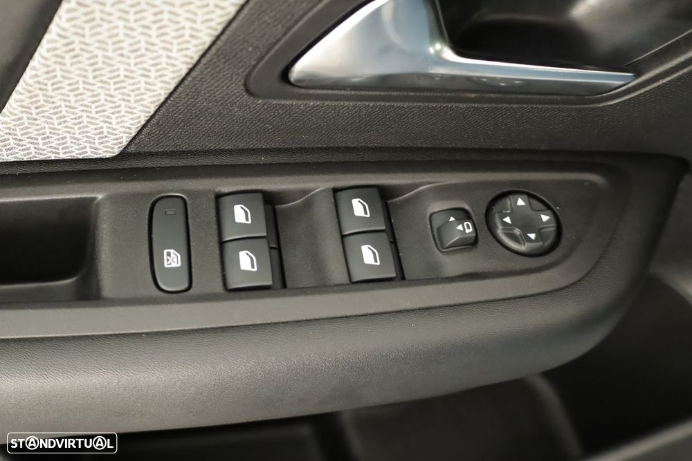 Citroën C4 1.2 PureTech Plus EAT8 - 19