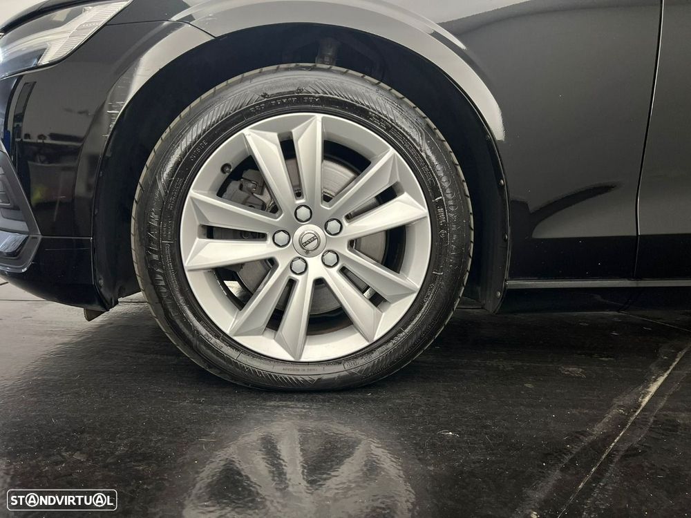 Volvo V60 2.0 B4 Momentum Core Geartronic - 30