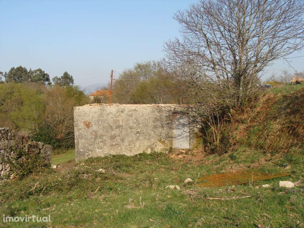Casa em fase de restauro, em Vascões - Grande imagem: 3/8