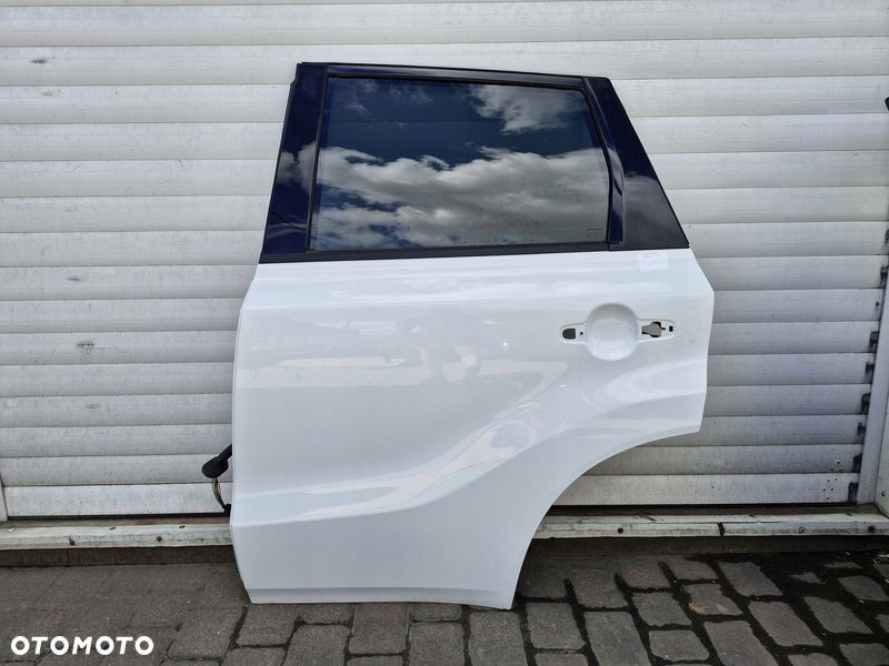 SUZUKI VITARA III 3 DRZWI LEWY TYŁ TYLNE 26U - 1