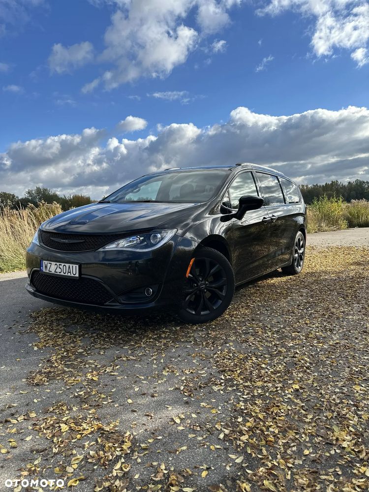 Chrysler Pacifica - 1
