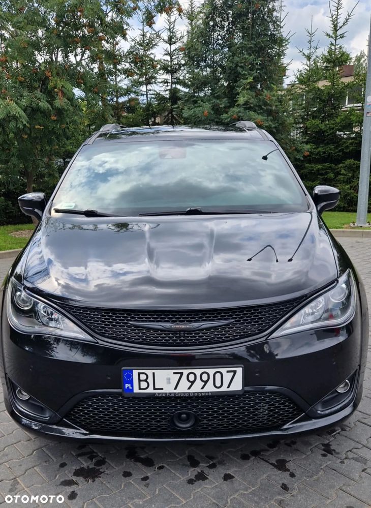 Chrysler Pacifica - 2