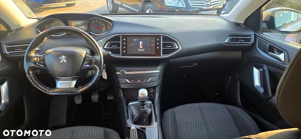 Peugeot 308 1.2 PureTech Allure S&S - 16