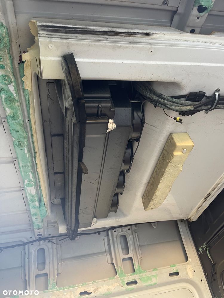 Mercedes-Benz Sprinter - 10