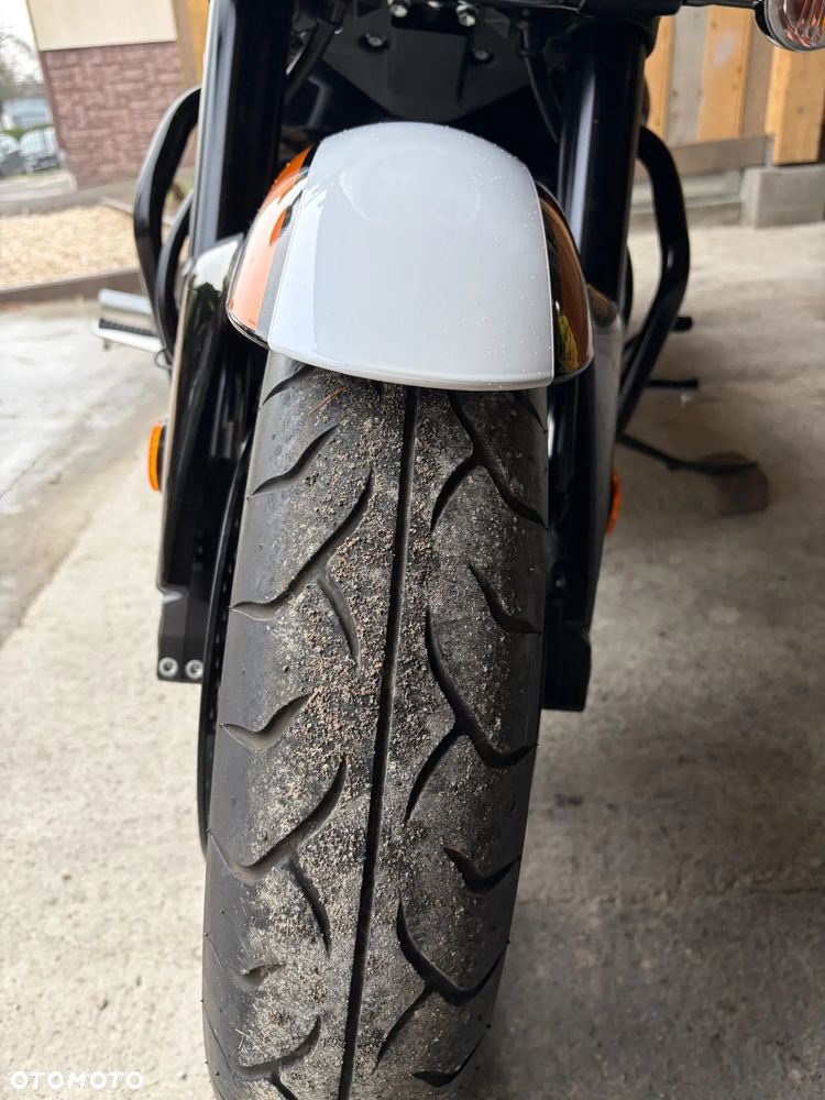 Suzuki Intruder - 21