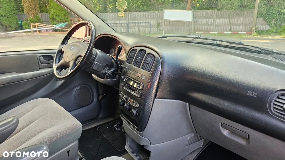 Dodge Grand Caravan - 8