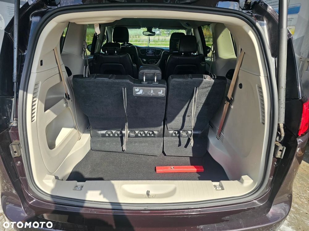 Chrysler Pacifica - 15