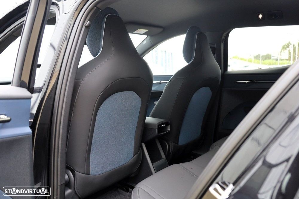 Volvo EX30 51 kWh Single Motor Plus - 13