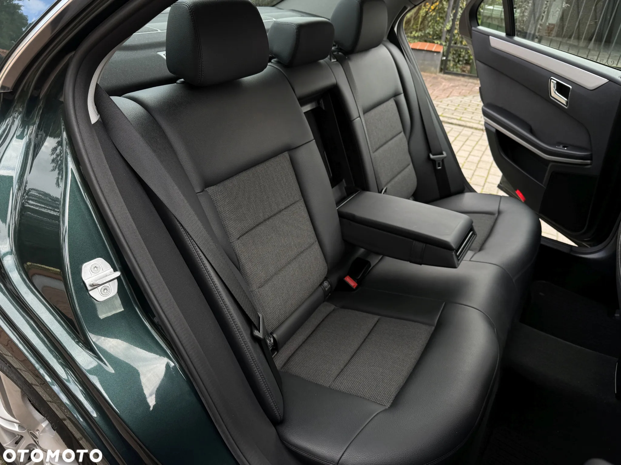 Mercedes-Benz Klasa E 250 CGI BlueEffICIENCY Avantgarde - 20